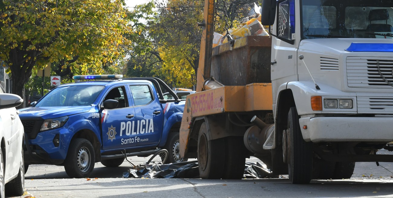 Murió un ciclista tras ser embestido por un camión en barrio Candioti