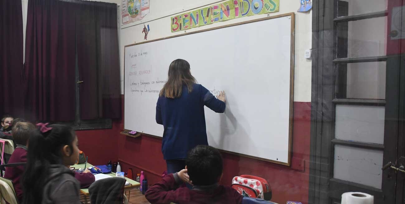 Más de 41 mil docentes públicos santafesinos recibieron el premio a la Asistencia Perfecta