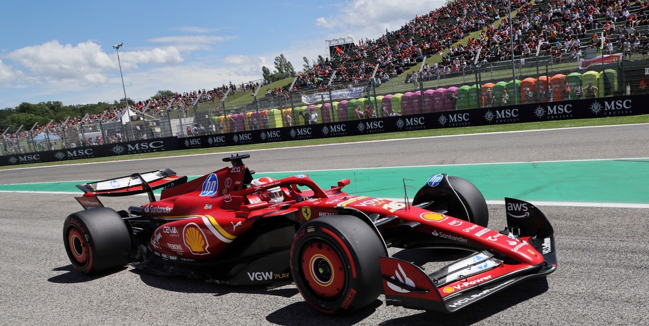 Leclerc se quedó con la primera práctica en Imola