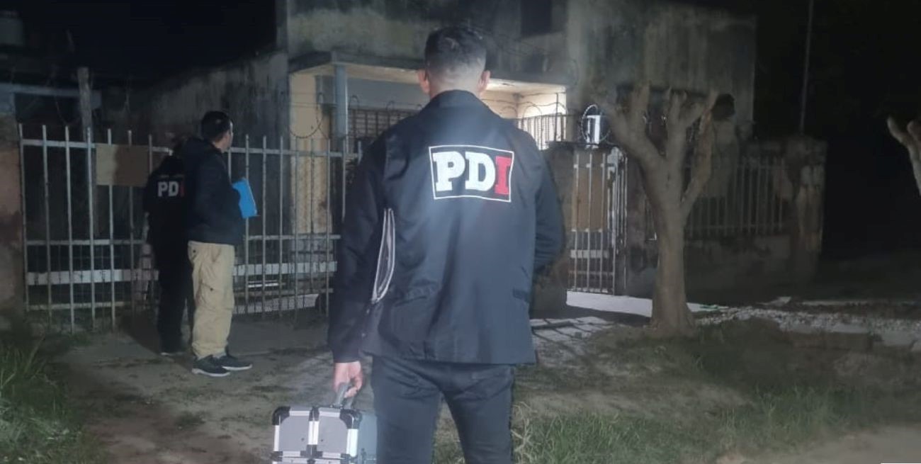 Un hombre sufrió un grave corte en el cuello dentro de su casa en un confuso incidente