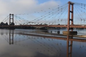 Tras un aumento sostenido en el último mes, ahora el Paraná empezaría a descender en su tramo medio. Foto: Mauricio Garín