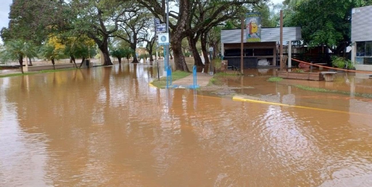 El río se ubicará por debajo del nivel de evacuación y cientos de familias volverán a sus hogares
