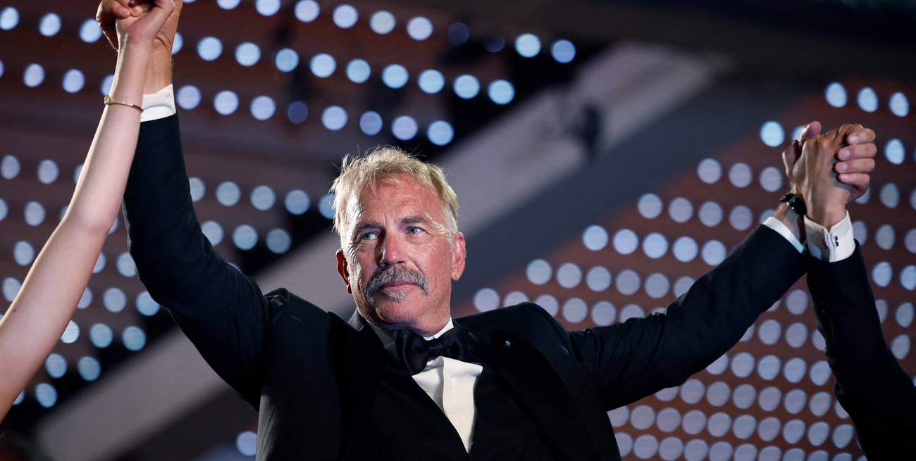 Video: reapareció Kevin Costner y fue ovacionado por el público