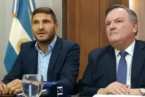 Gobernador Maximiliano Pullaro y senador provincial Felipe Michlig. Fuertes referentes del radicalismo en la provincia.