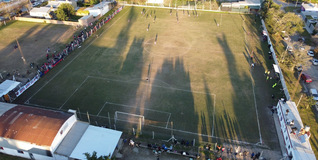 Liga Santafesina: Vecinal Gálvez presentó un estadio renovado y la fiesta fue total