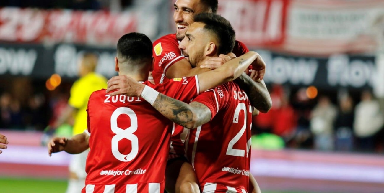 Estudiantes estrenó el título como local con un triunfo ante a Riestra