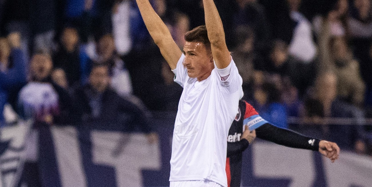 Vélez derrotó a Newell's en el cierre de la segunda fecha