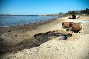 De acuerdo a la investigación, la firma contamina de un modo “peligroso para la salud, el suelo y el agua del cauce del río Paraná”. Crédito: Marcelo Manera/Archivo