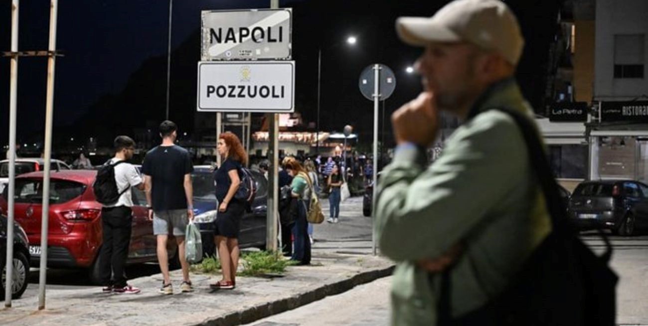 La ciudad de Nápoles se ve sacudida por más de cien sismos en pocas horas