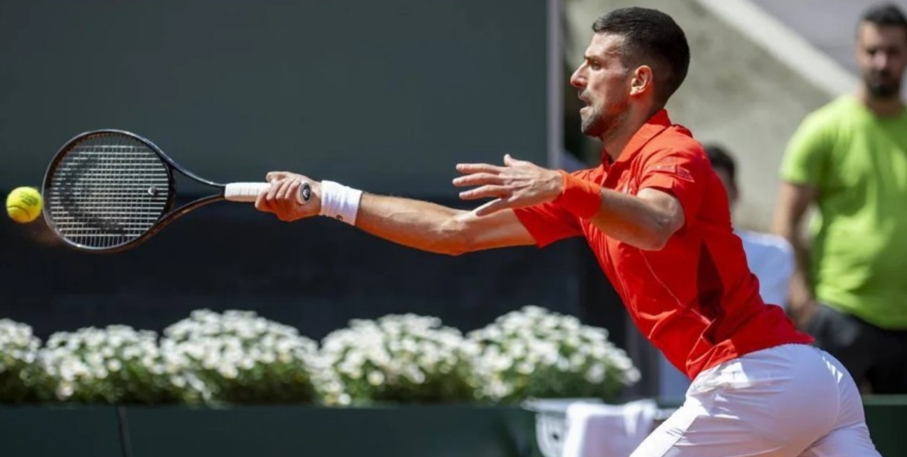 Video: Novak Djokovic sufrió temblores durante su derrota ante el checo Machac