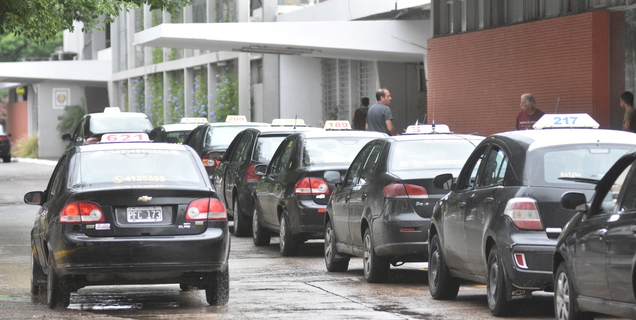 Aumentan los taxis: un 23% desde este sábado y otro porcentaje igual a partir de agosto