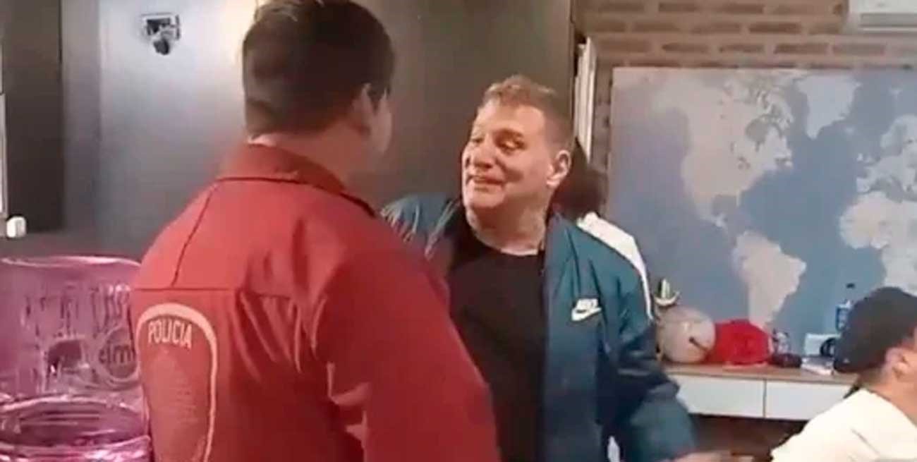 Video: la policía irrumpió en el programa del "Turco" García