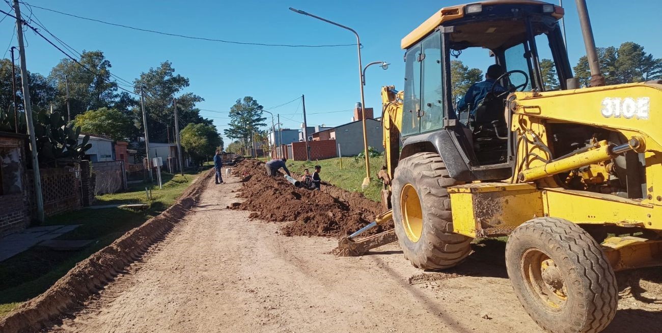 Avanza la readecuación de cañerías en la red de agua potable de San Carlos Sud