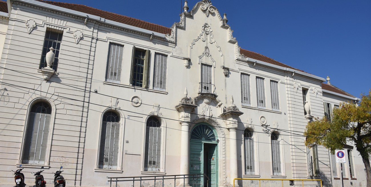 Instituto Almirante Brown: del sueño del nuevo edificio a las clases en "pésimas condiciones"