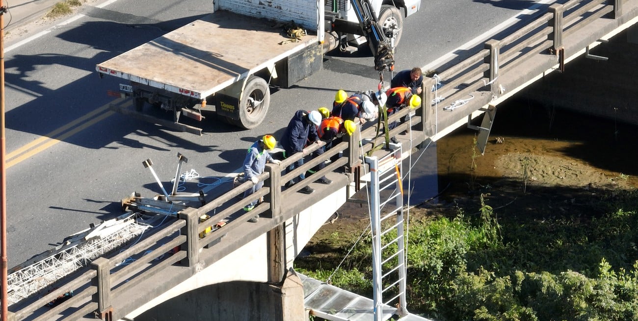 Empezó la reparación del Puente Carretero, a dos meses de la interrupción del tránsito