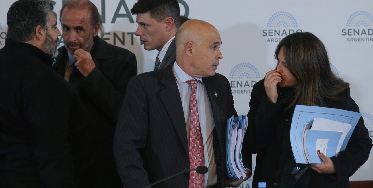 Tras intensas negociaciones, el Gobierno consiguió dictamen para la ley Bases