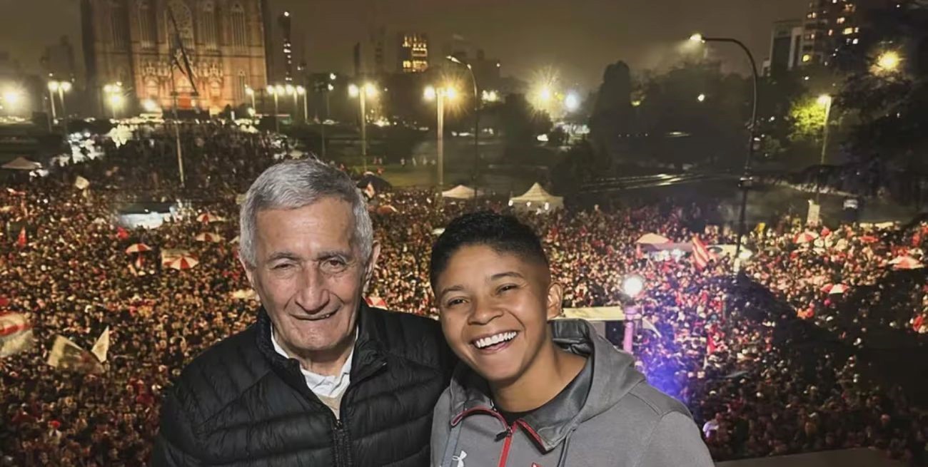 Romance viral: Juan Ramón Verón, papá de la "Brujita", de novio con una futbolista 50 años menor