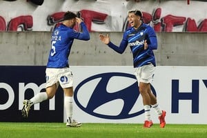 En un partido repleto de goles, el "Pincha" no pudo de local ante los chilenos y se quedan fuera a falta de un encuentro. Crédito: Conmebol