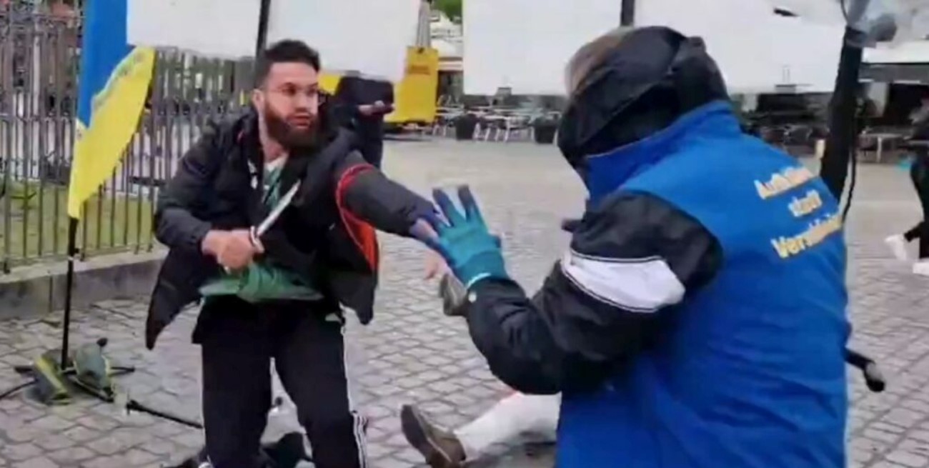 Video: un activista alemán fue apuñalado durante una manifestación anti islámica
