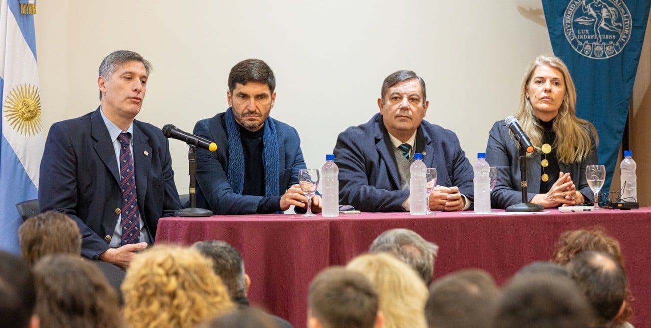 Un gobernador y varios ministros