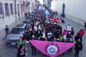 Tuvo lugar una jornada de movilización de distintas agrupaciones feministas contra la violencia de género y por sus derechos.  Crédito: Luis Cetraro