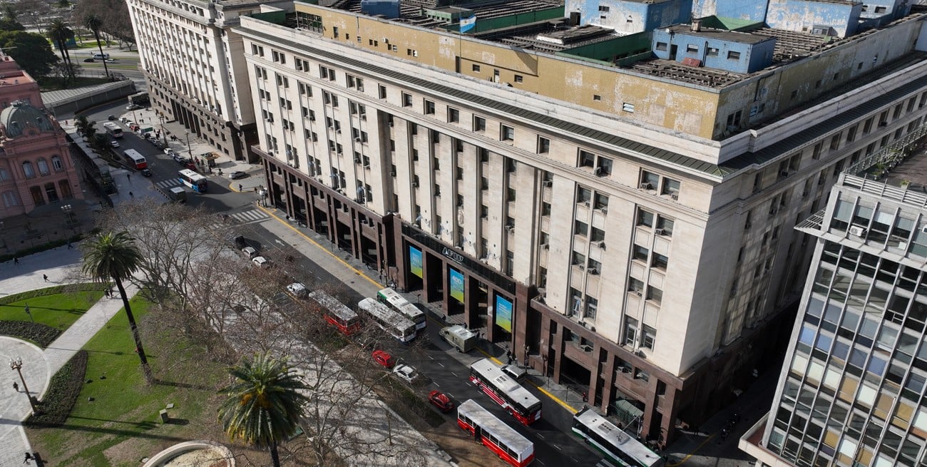 La recaudación subió más que la inflación por efecto de la devaluación y más días hábiles