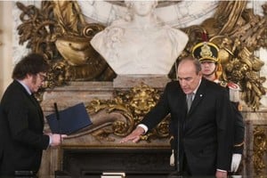 El presidente Javier Milei le tomo juramento a Guillermo Francos como nuevo jefe de Gabinete
