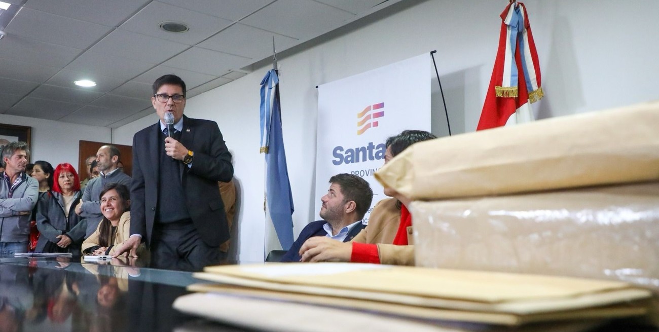 Docentes de Santa Fe interpondrán un reclamo masivo para que les devuelvan el descuento del paro