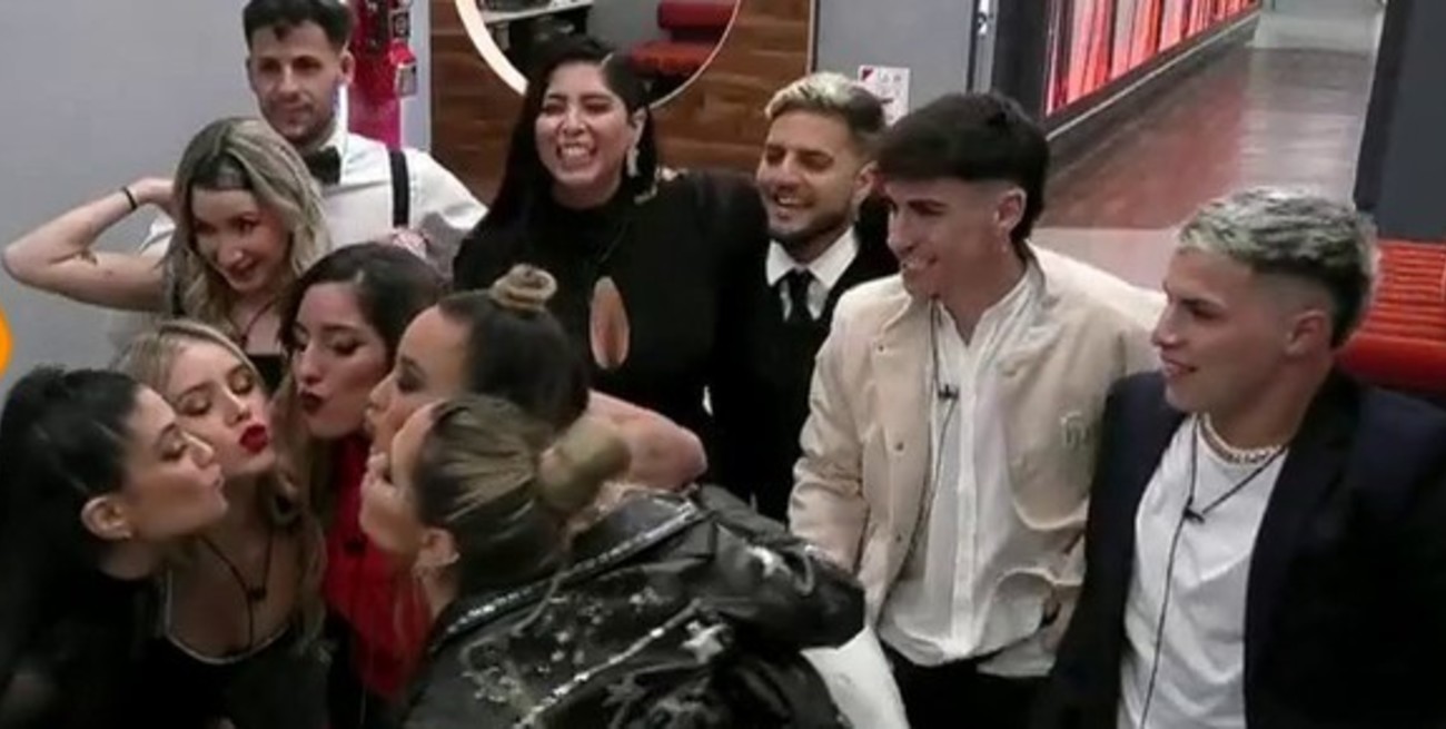 A los besos en vivo: dos parejas confirmaron sus romances en la casa más famosa del país