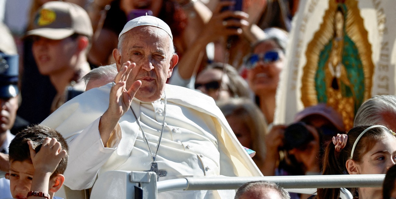 Papa Francisco: "Ningún gobierno puede exigir a su pueblo que sufra privaciones incompatibles con la dignidad"