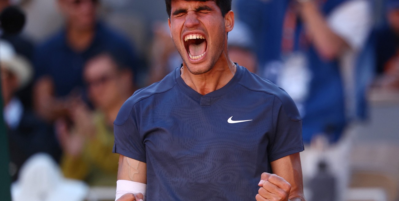Alcaraz venció a Sinner y alcanzó su primera final de Roland Garros