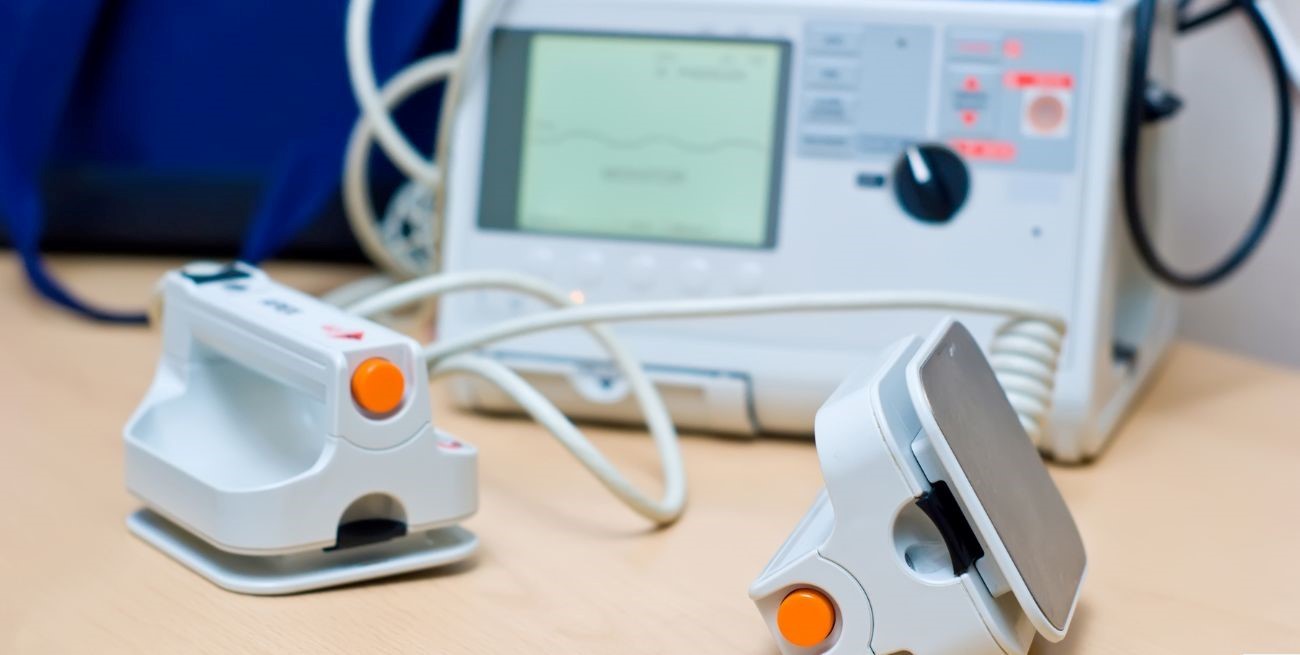 Detectan y prohíben el uso y comercialización de un desfibrilador trucho