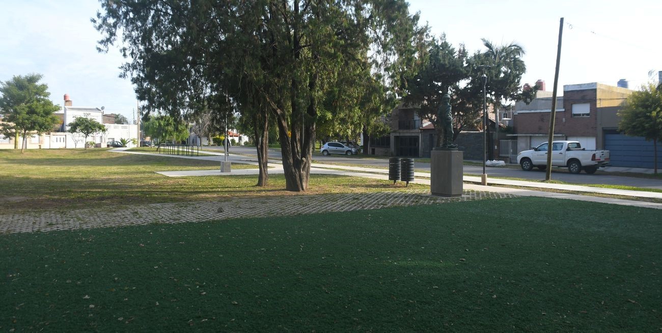 La obra de la Plaza Chaplin quedó a medias y los vecinos reclaman que la terminen