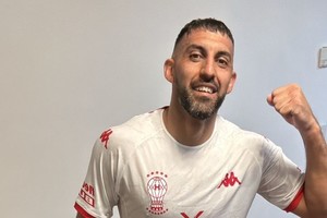 El cambio es total. La alegría de Ramón Darío Ábila, que nunca fue feliz en Colón según sus propias declaraciones, con la camiseta del club de sus amores: Huracán de Parque Patricios. Foto: Gentileza TyC Sports