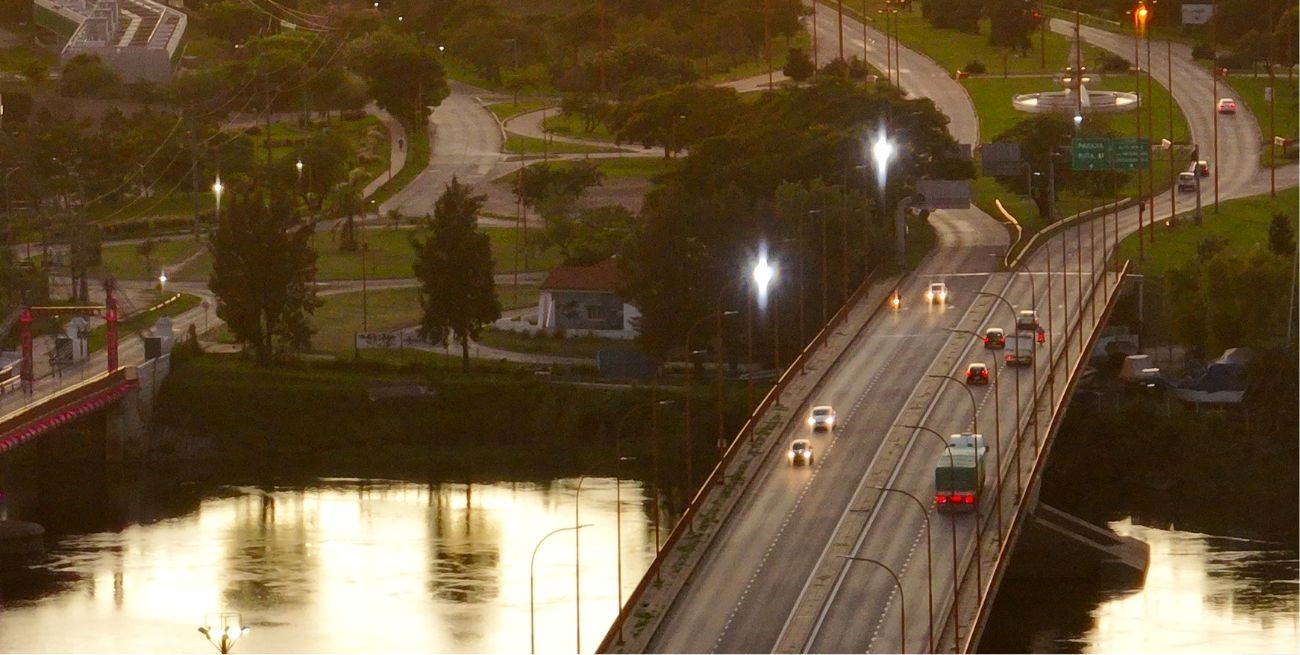 Piden testigos por un joven que fue atropellado en el Puente Oroño