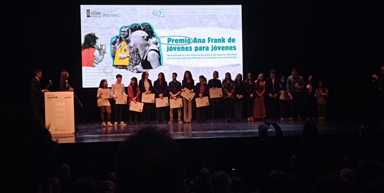 Tres jóvenes corondinos recibieron la mención del premio nacional Ana Frank