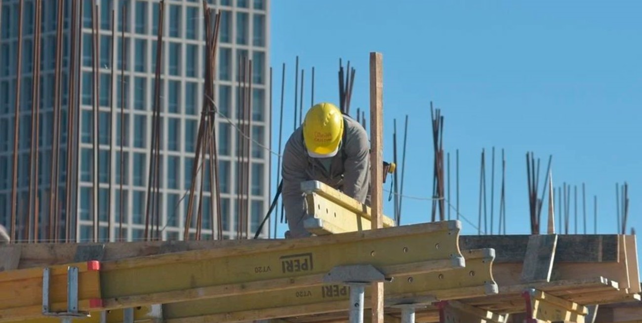 Con la construcción a la cabeza, se perdieron 95.000 puestos de trabajo en el sector privado en el país