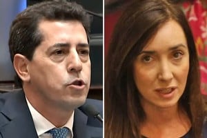 De Pedro cuestionó a la vicepresidenta por apoyar "un régimen distinto"; y ella le contestó vehementemente: “No me haga entrar en su historia personal”.