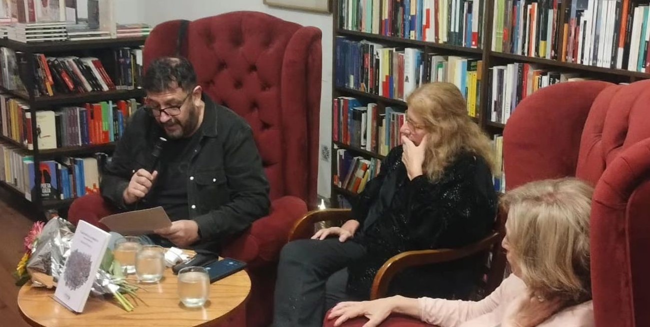 Beatriz Vignoli presentó su primer libro de ensayos en Rosario