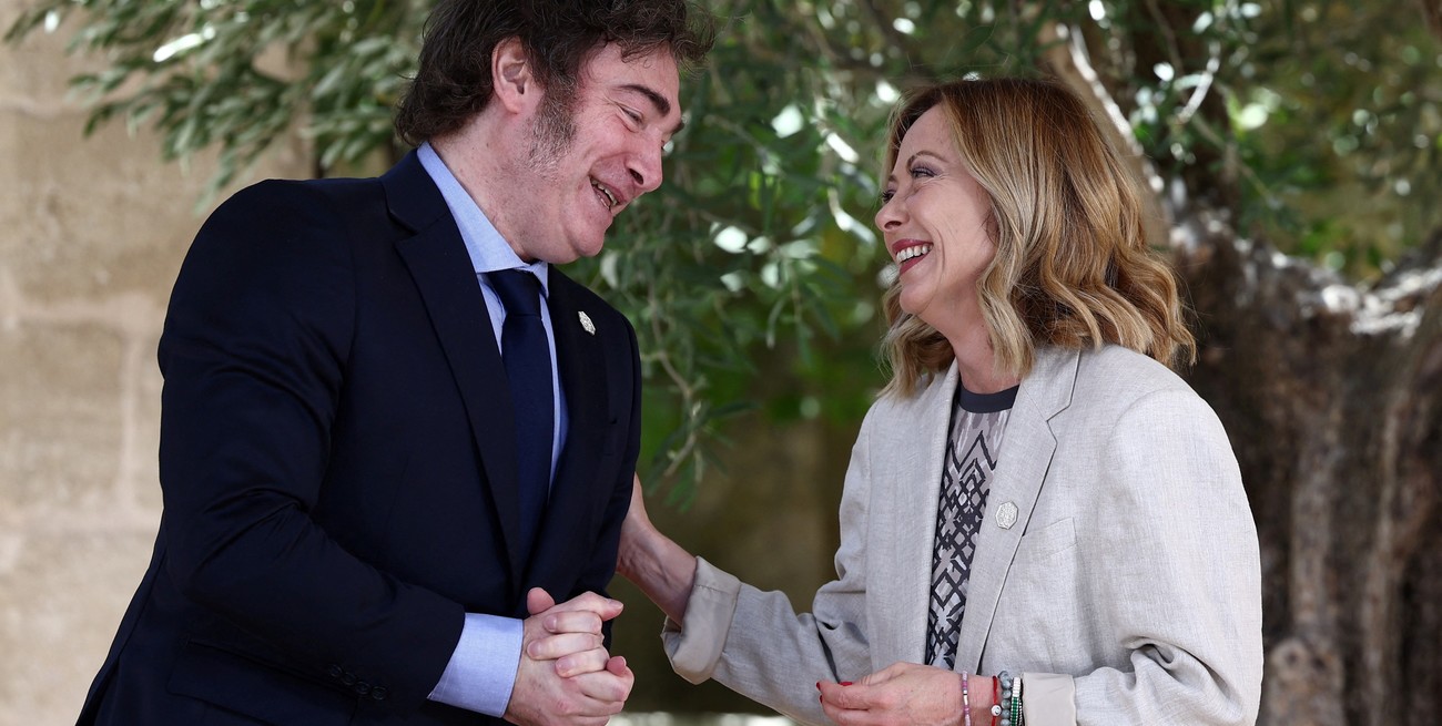 Entre risas: así fue el saludo oficial de Javier Milei con Giorgia Meloni en la Cumbre del G7