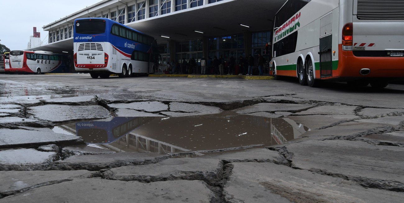 Pretenden reparar la calle de la Terminal de Ómnibus de Santa Fe antes del verano