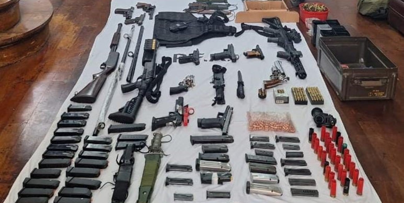 "Cargadas por el diablo": incautaron una gran cantidad de armas y municiones en la ciudad de Córdoba