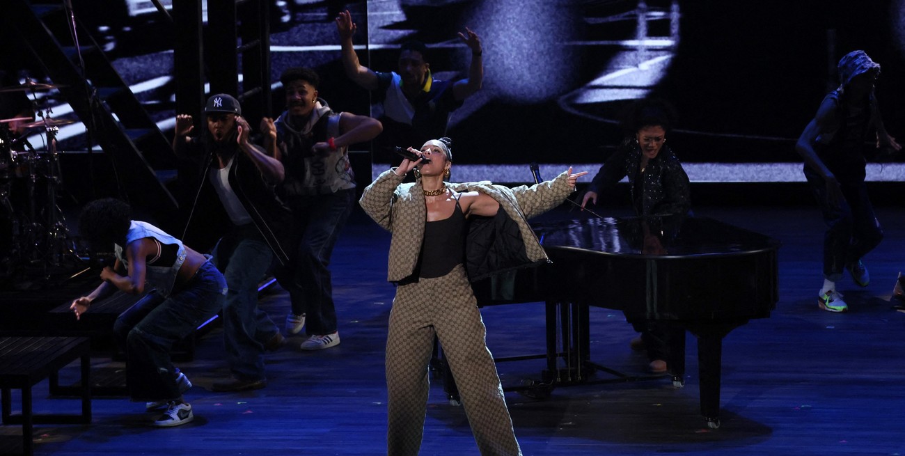 Jay-Z y Alicia Keys sorprendieron con "Empire State of mind" en los premios Tony al teatro