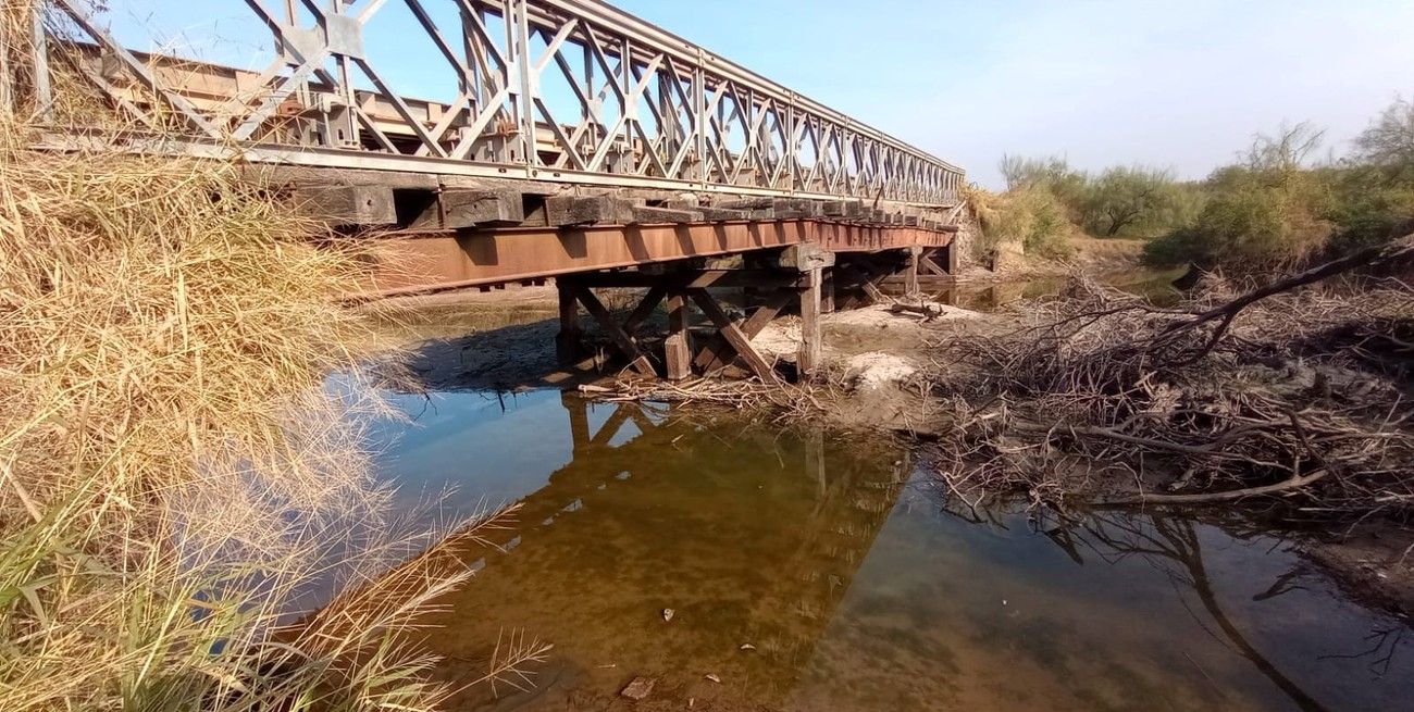 Funcionarios provinciales evaluaron el estado del puente sobre la Ruta 69-S en La Pelada
