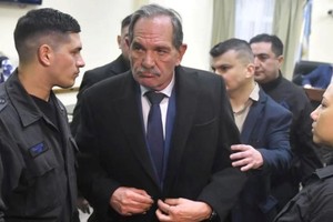 José Alperovich luego de recibir la condena en los Tribunales de la calle Paraguay al 1500. Crédito: NA