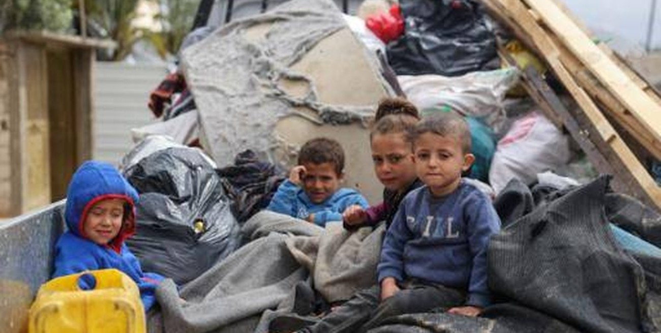 Los tanques israelíes profundizan su avance sobre Rafah y obligan a huir a la población civil