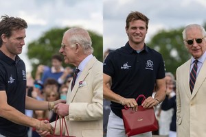 Gonzalo Ferrari recibiendo su premio en manos del Rey Carlos III de Inglaterra.