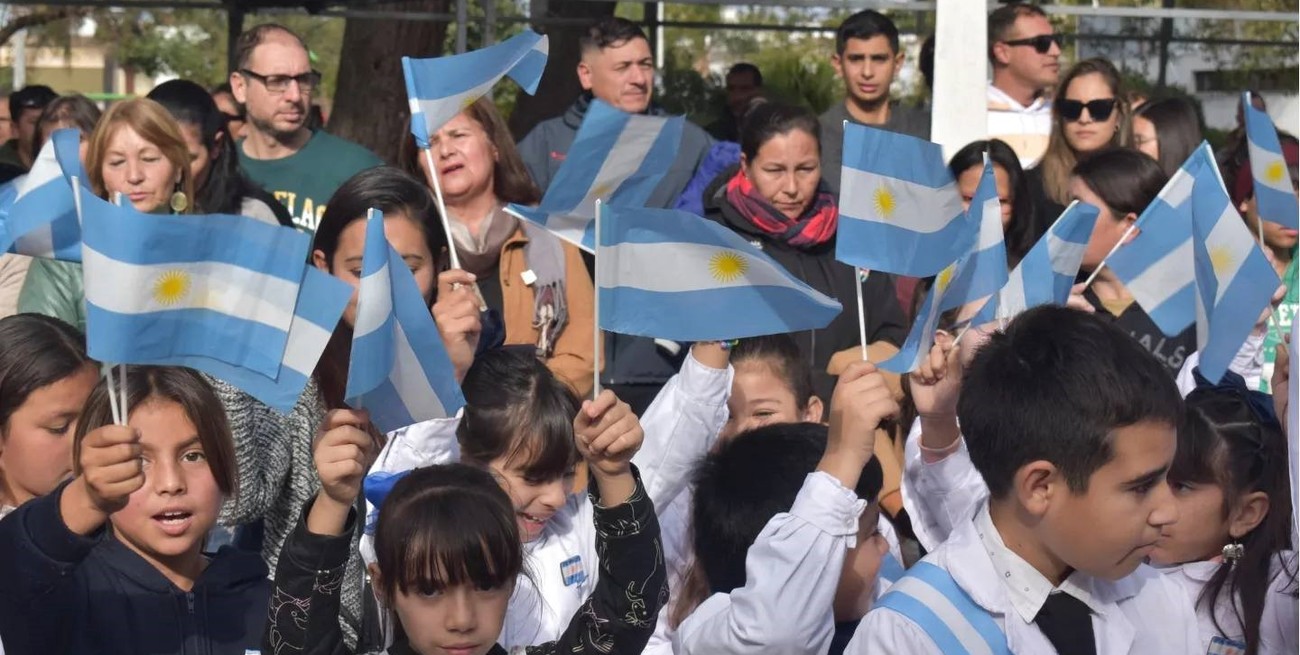 Coronda y Desvío Arijón realizaron emotivos actos en el Día de la Bandera