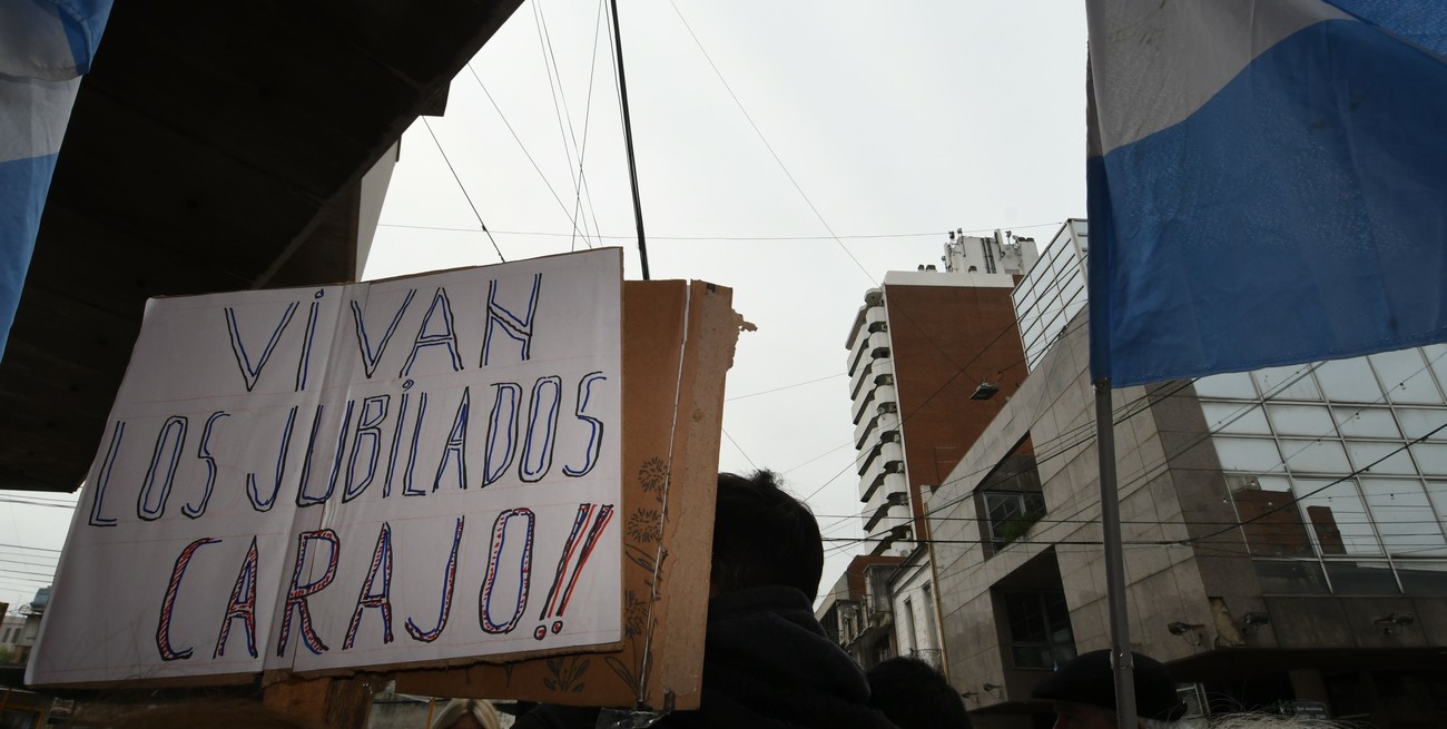 Jubilaciones y pensiones aportaron el 31% de la reducción total del gasto público