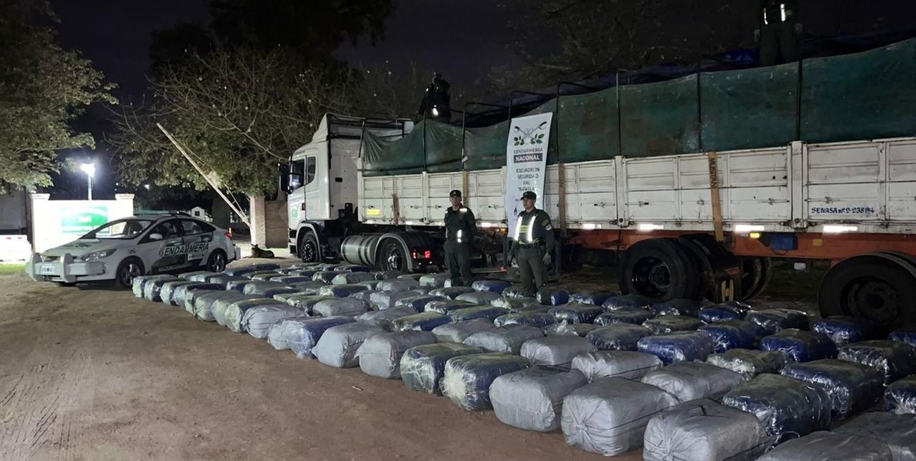 En Ceres: descubren millonario cargamento de hojas de coca en un camión; un detenido